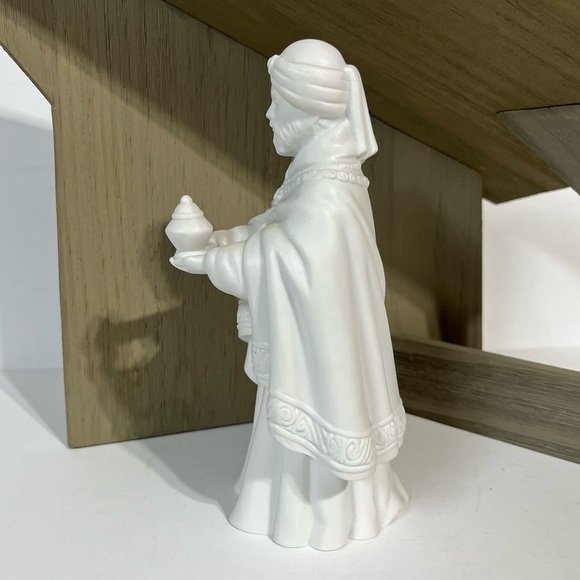 Vintage Avon Nativity Collectibles Magi Balthasar Bisque Porcelain Figurine 1982 - Picture 6 of 11